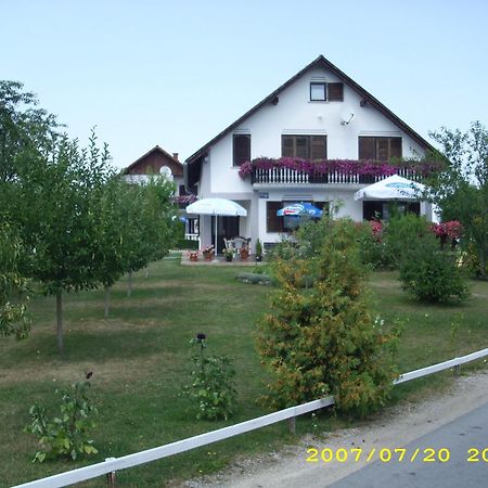 Guest House Adrijana Seliste Dreznicko Ngoại thất bức ảnh