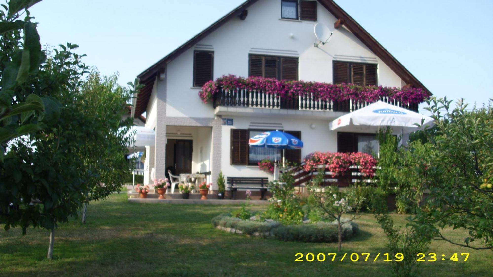 Guest House Adrijana Seliste Dreznicko Ngoại thất bức ảnh