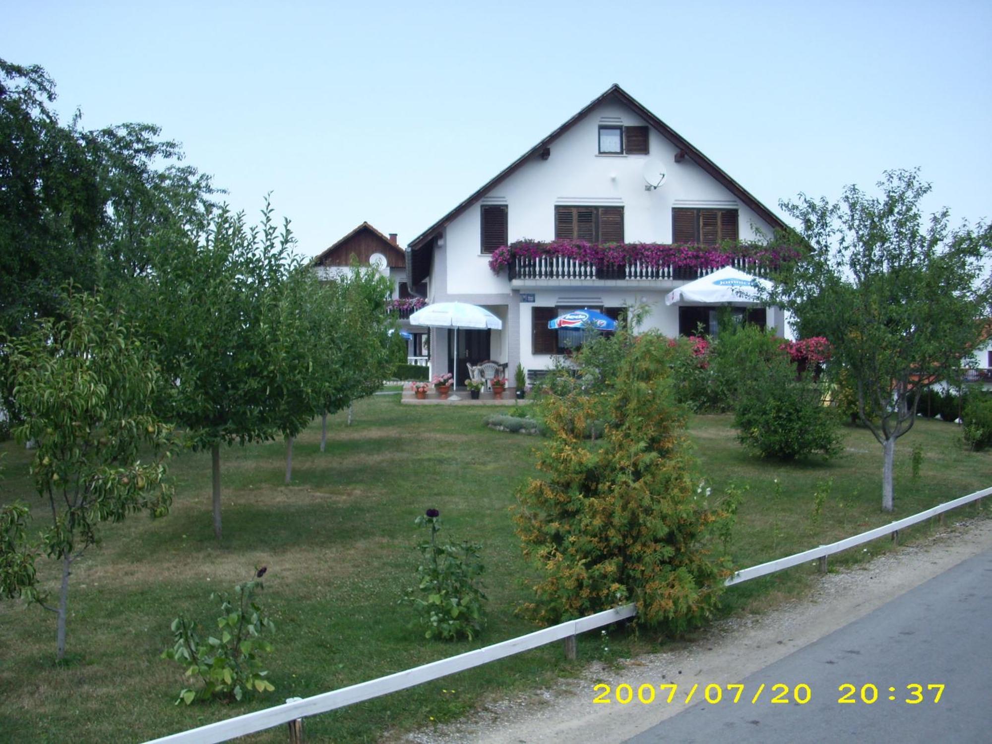 Guest House Adrijana Seliste Dreznicko Ngoại thất bức ảnh