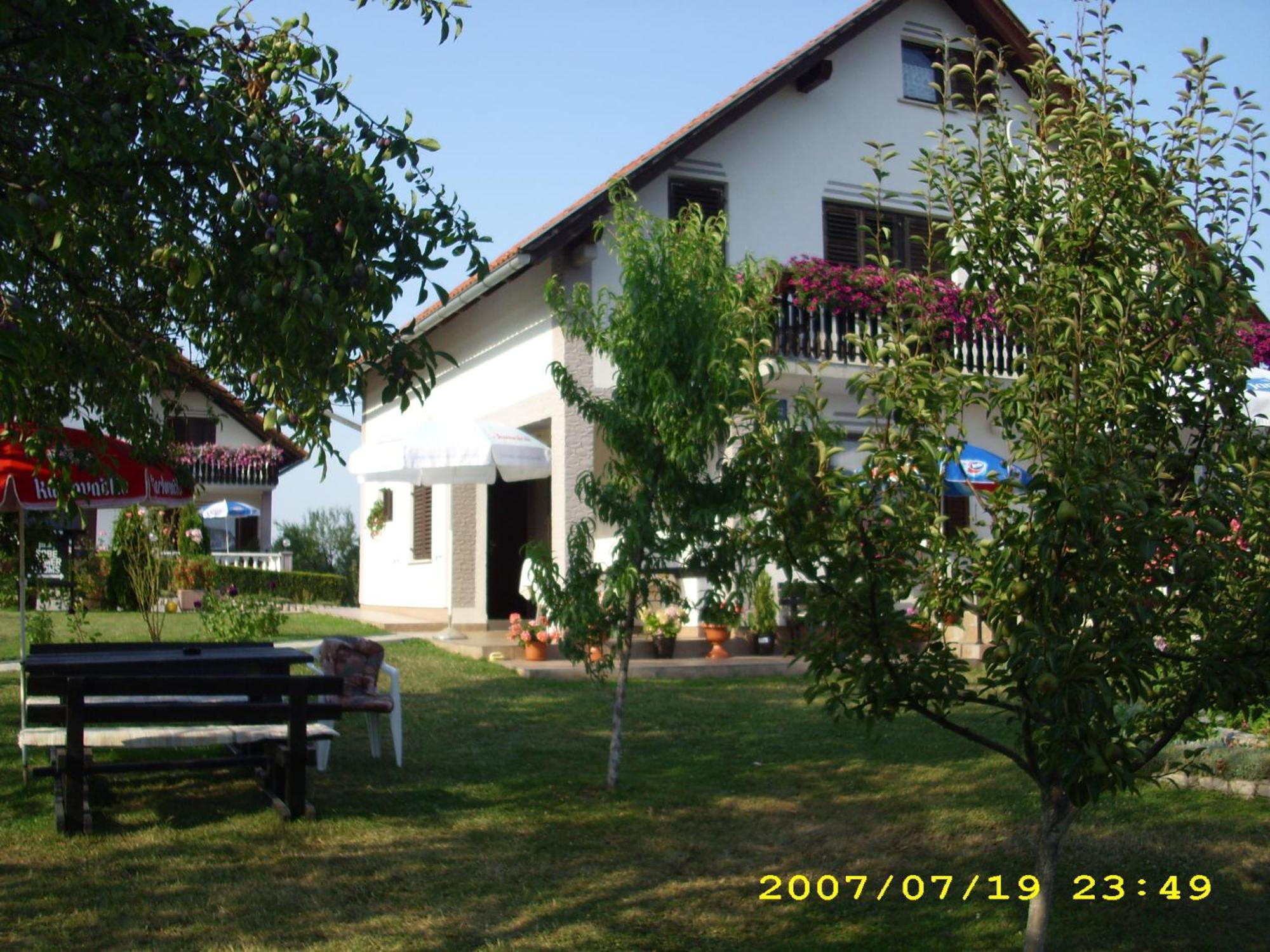 Guest House Adrijana Seliste Dreznicko Ngoại thất bức ảnh