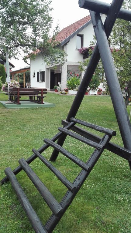 Guest House Adrijana Seliste Dreznicko Ngoại thất bức ảnh