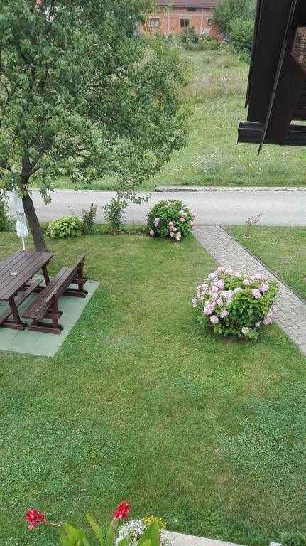 Guest House Adrijana Seliste Dreznicko Ngoại thất bức ảnh