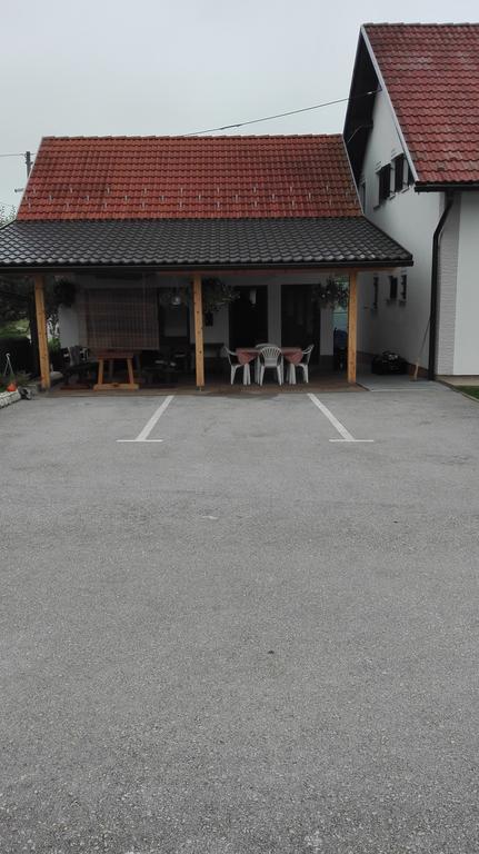 Guest House Adrijana Seliste Dreznicko Ngoại thất bức ảnh