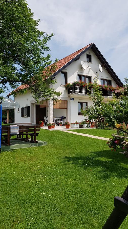 Guest House Adrijana Seliste Dreznicko Ngoại thất bức ảnh